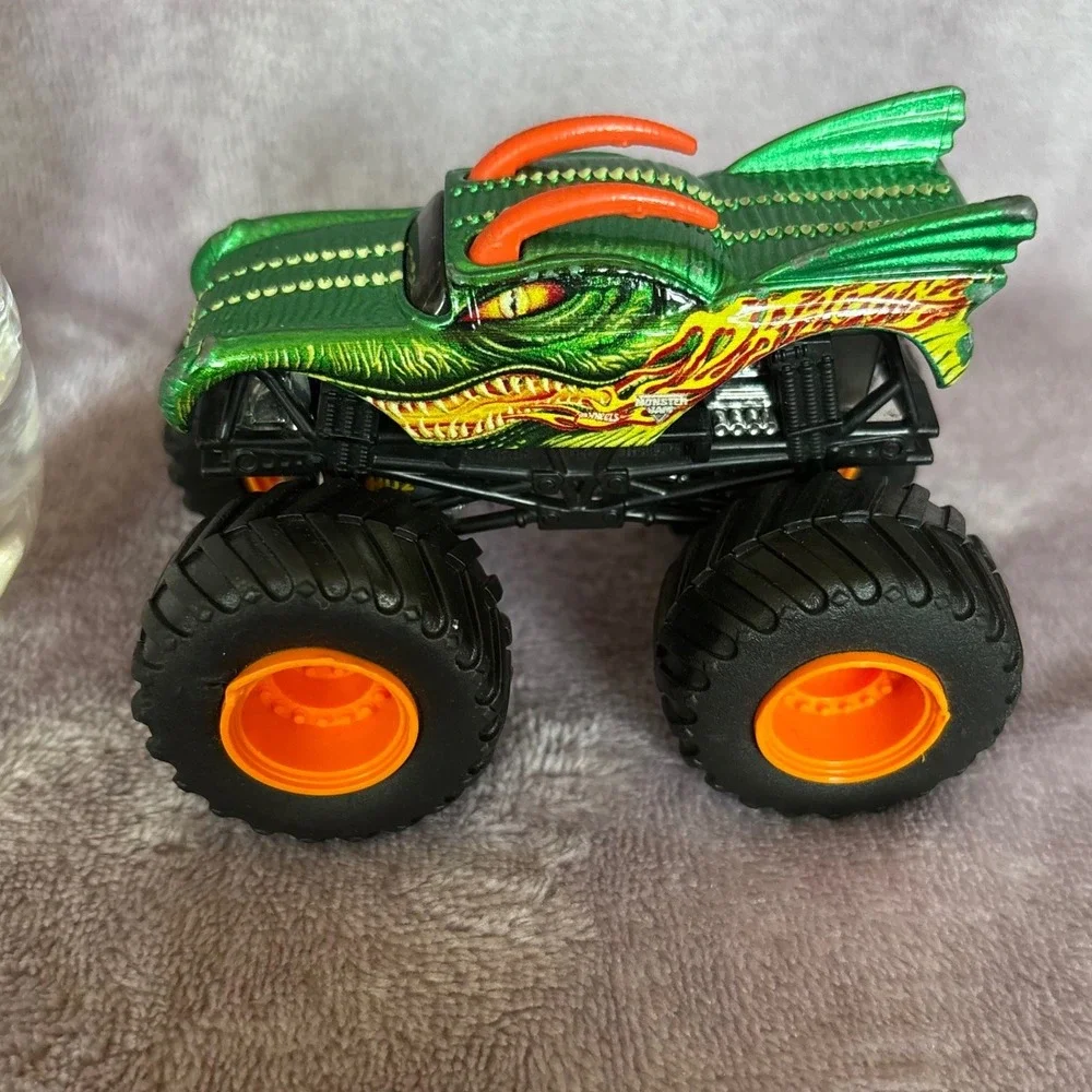 Hot Wheels Monster Jam Dragon Monster Truck 1:64 Die-Cast Green Orange Horns